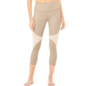 NEW Alo Yoga Capri Leggings, Size Medium